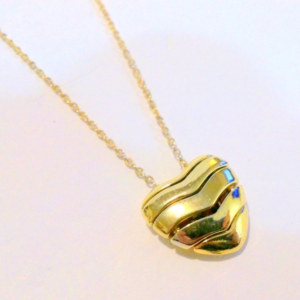 Vintage Gold Tone Articulated Sectioned Heart Pendant Necklace *